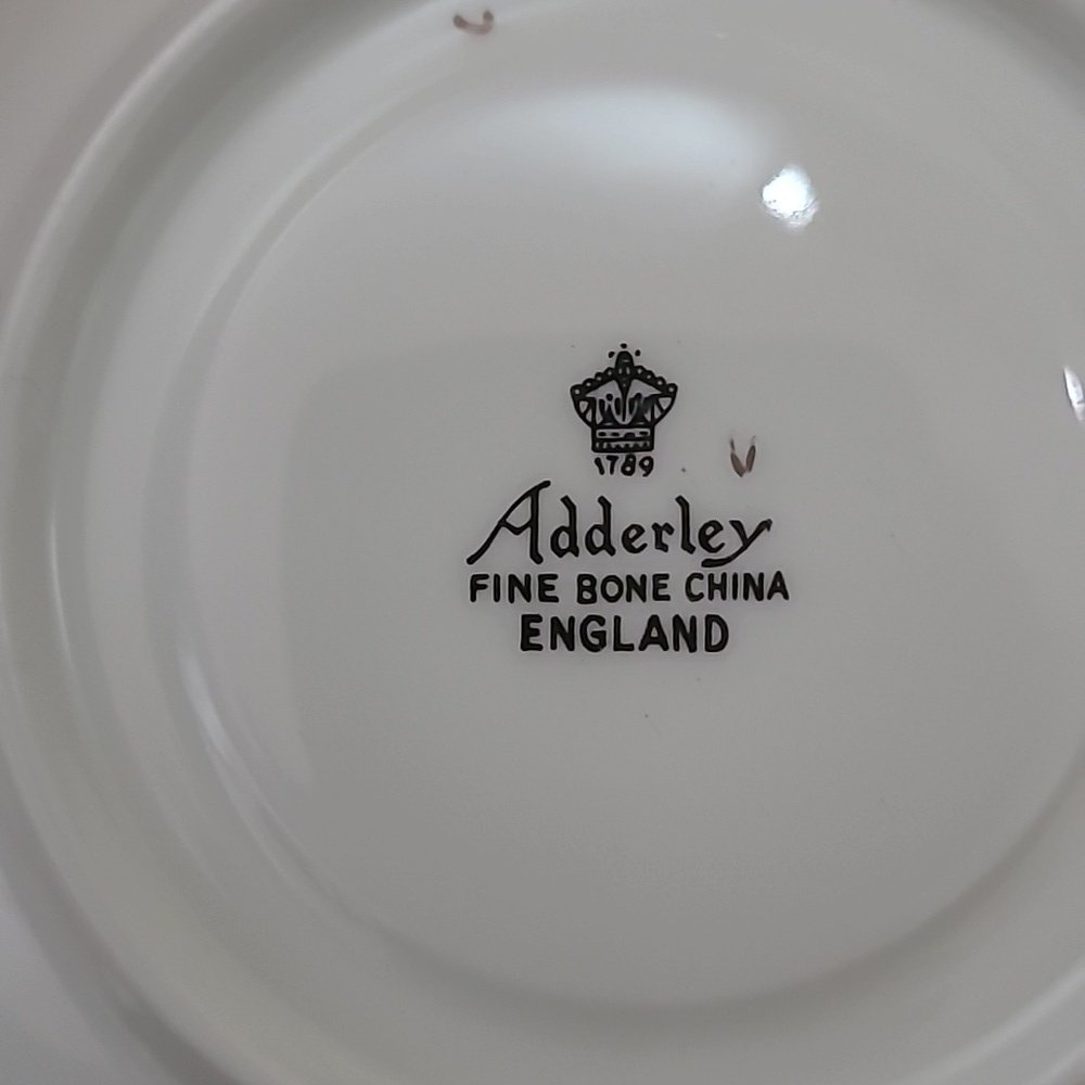 Vintage Queen Elizabeth II Coronation Commemorative Teacup and Saucer - Picture 6 of 7